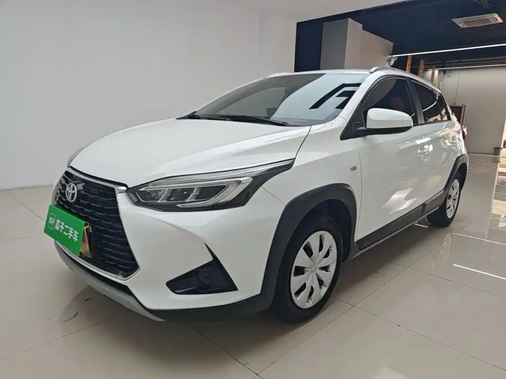 Toyota Yaris L 2021 — фото 1
