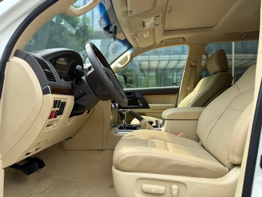 Toyota Land Cruiser 2017 — фото 8