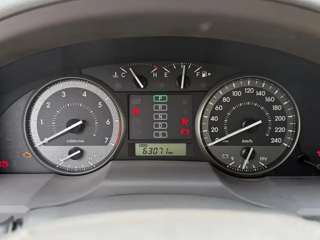 Toyota Land Cruiser 2017 — фото 10