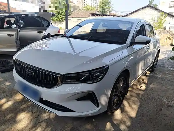 Geely Emgrand 2022