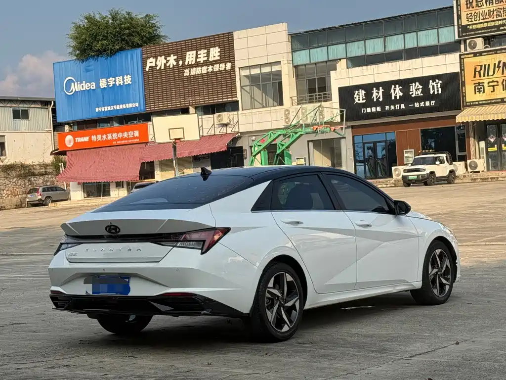 Hyundai Elantra 2021