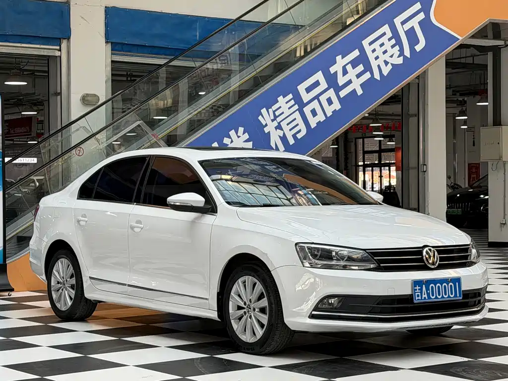 Volkswagen Sagitar 2016