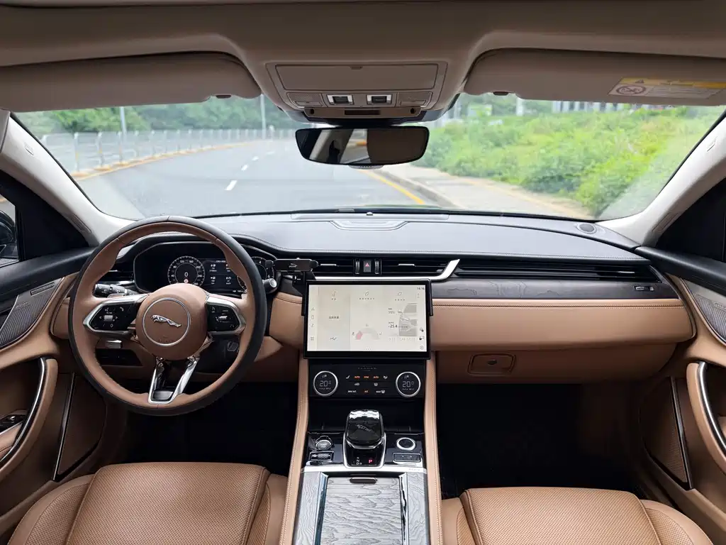 Jaguar XFL 2023 — фото 16