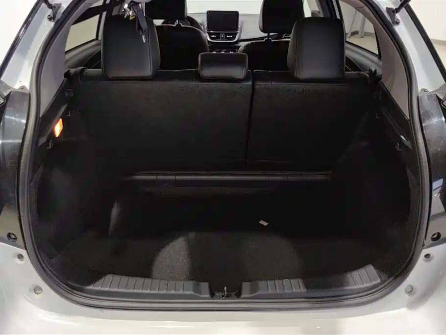 Toyota Yaris L 2021 — фото 4