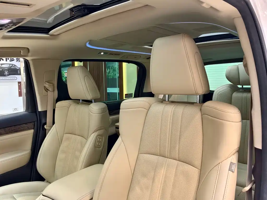 Toyota Alphard 2020 — фото 16