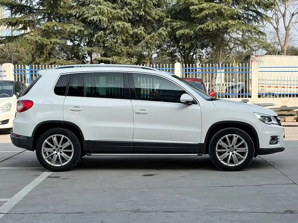 Volkswagen Tiguan 2012 — фото 16