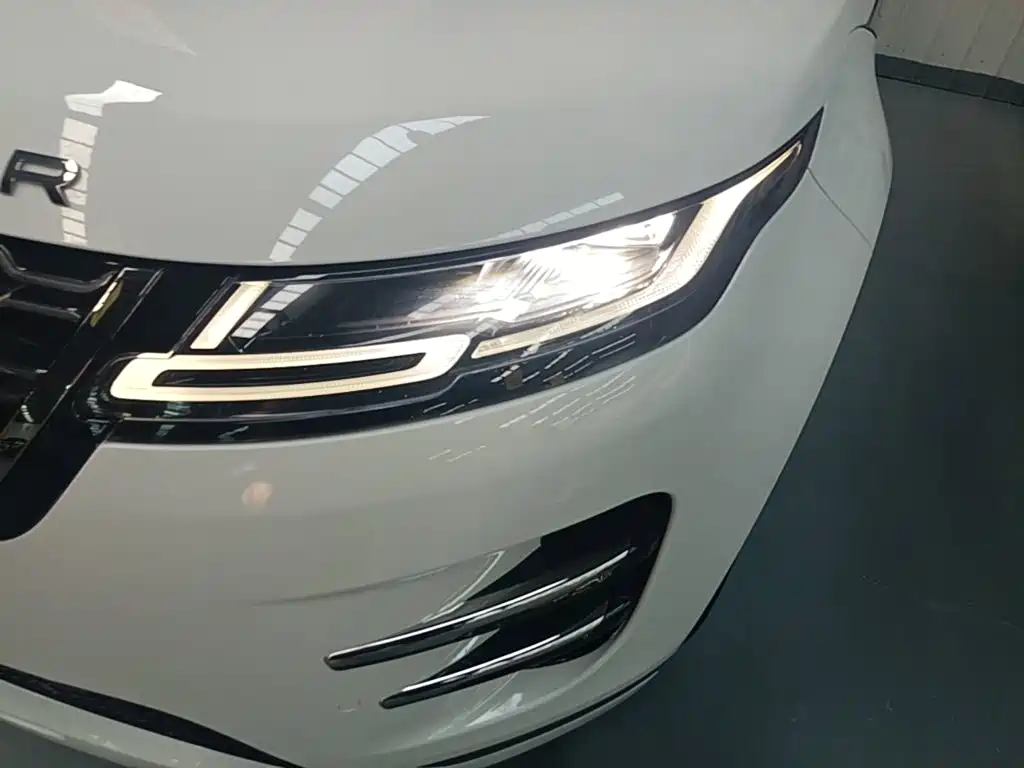 Land Rover Range Rover Evoque 2023 — фото 24