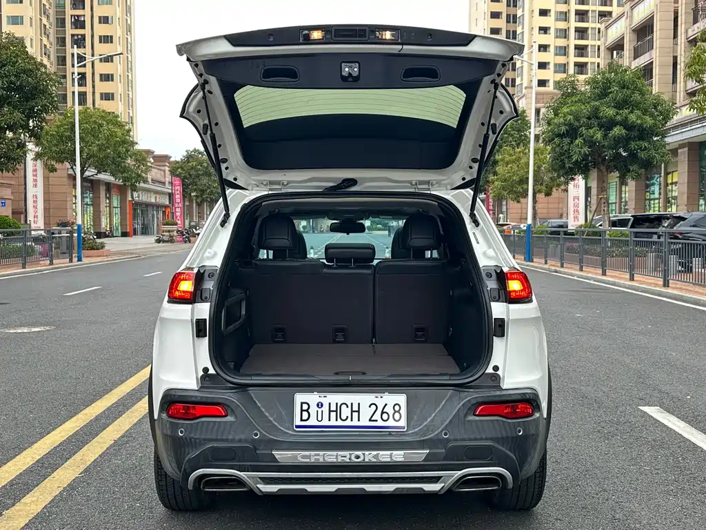 Jeep Cherokee 2016 — фото 15