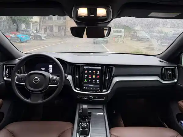 Volvo S60 2025