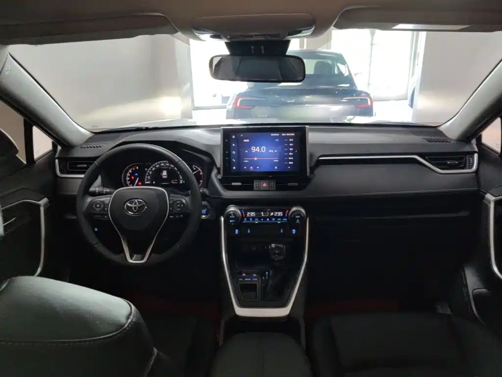 Toyota RAV4 2023 — фото 10