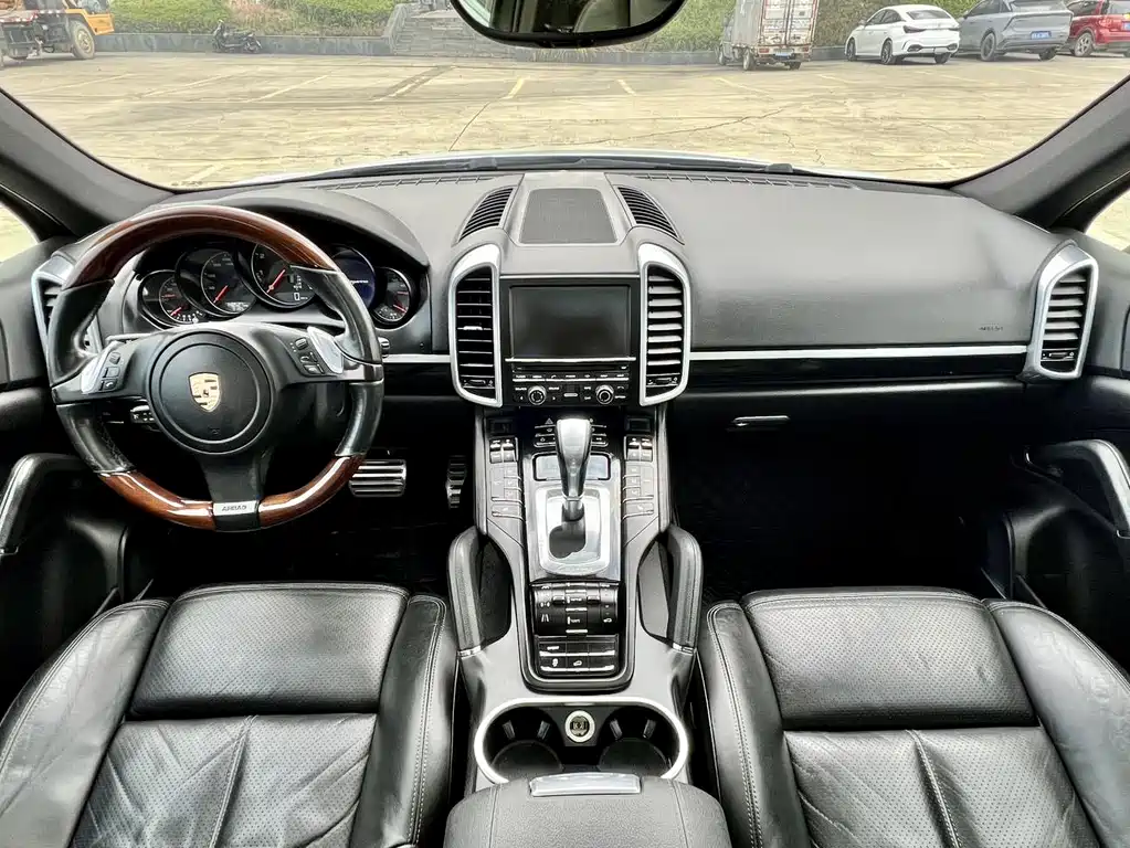 Porsche Cayenne 2012 — фото 10