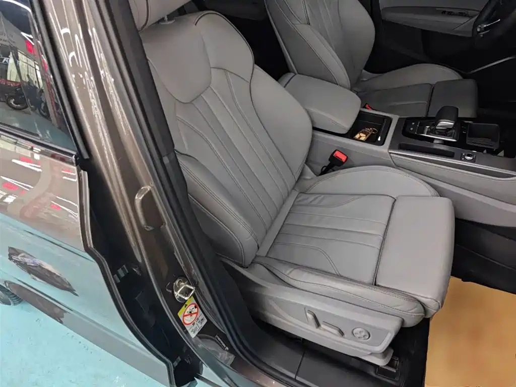 Audi Q5L 2023 — фото 21