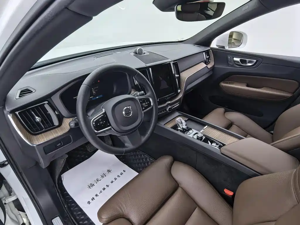 Volvo XC60 2023 — фото 14
