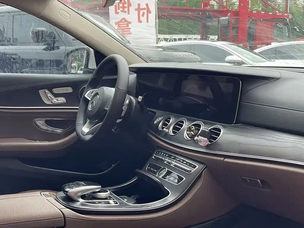 Mercedes-Benz E-Class 2018 — фото 13