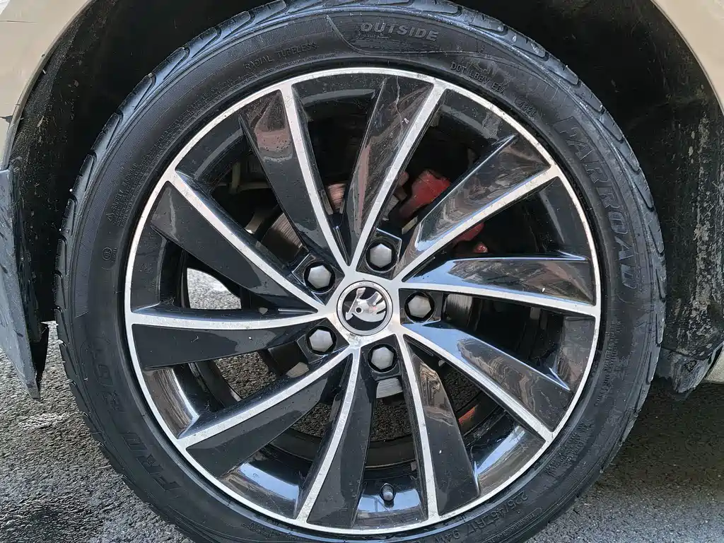 Skoda Octavia 2017 — фото 12