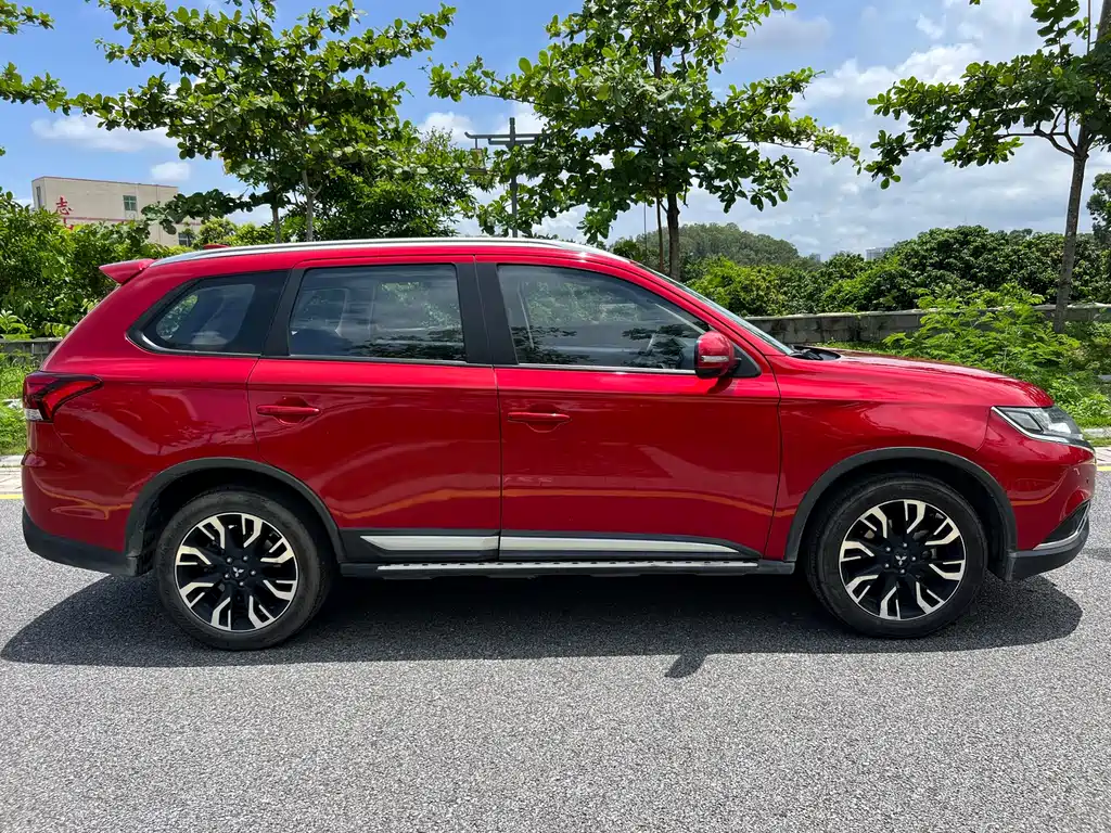 Mitsubishi Outlander 2020 — фото 4