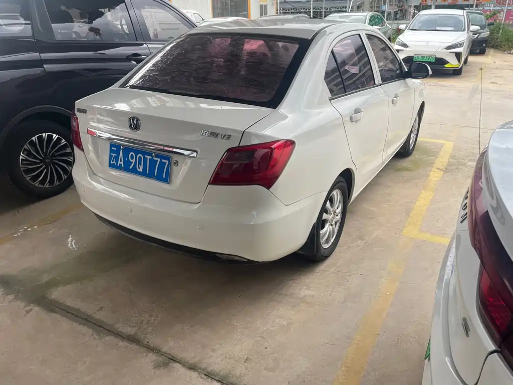 Changan Yuexiang V3 2018 — фото 5