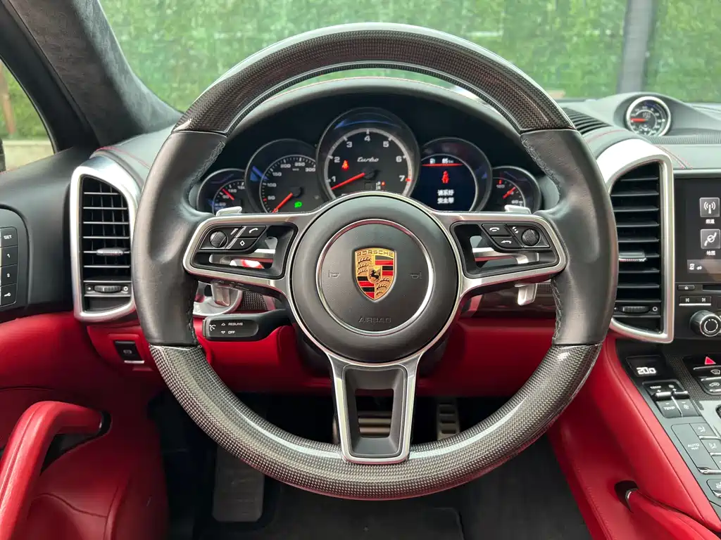 Porsche Cayenne 2017 — фото 17