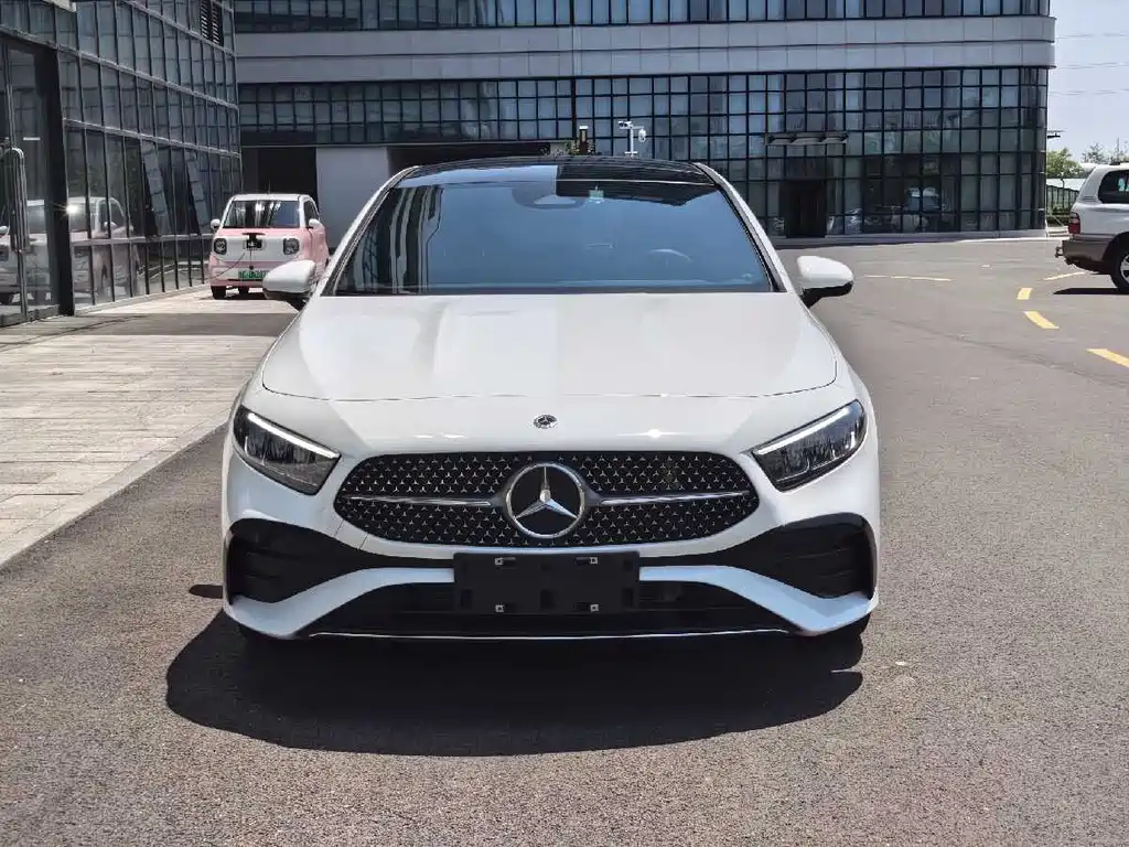Mercedes-Benz A-Class 2024 — фото 2