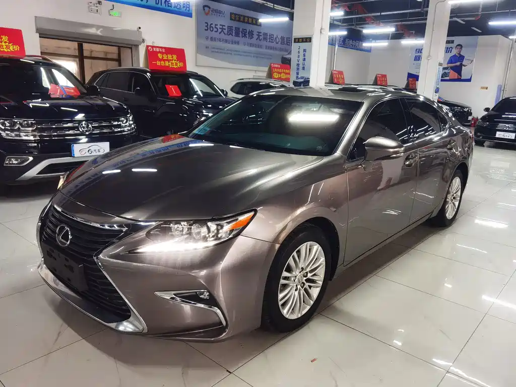 Lexus ES 2018 — фото 1