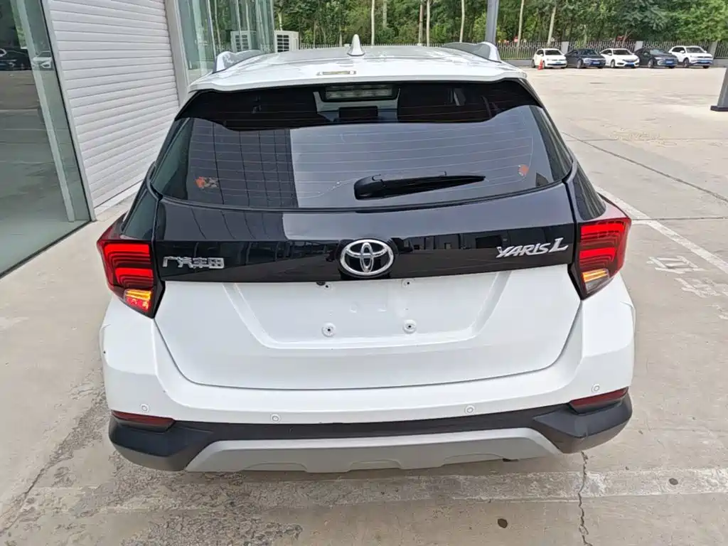 Toyota Yaris L 2020 — фото 6