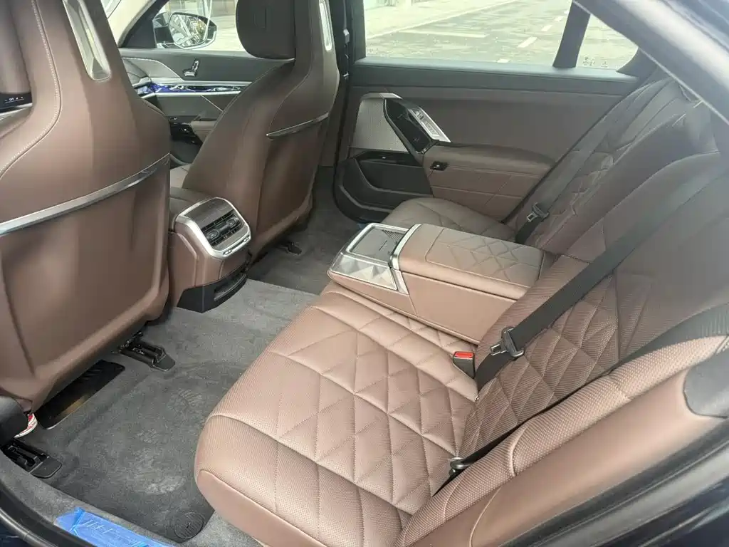 BMW 7 Series 2025 — фото 12