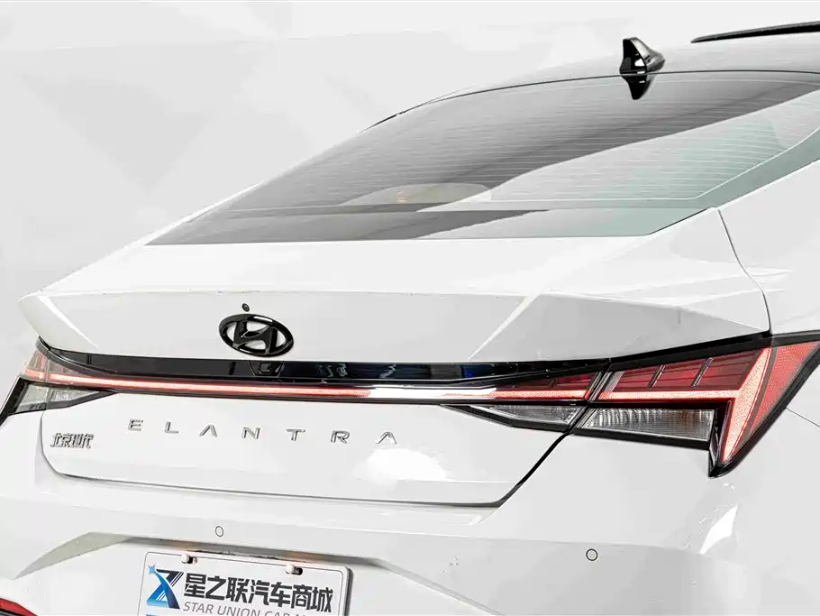 Hyundai Elantra 2021 — фото 8