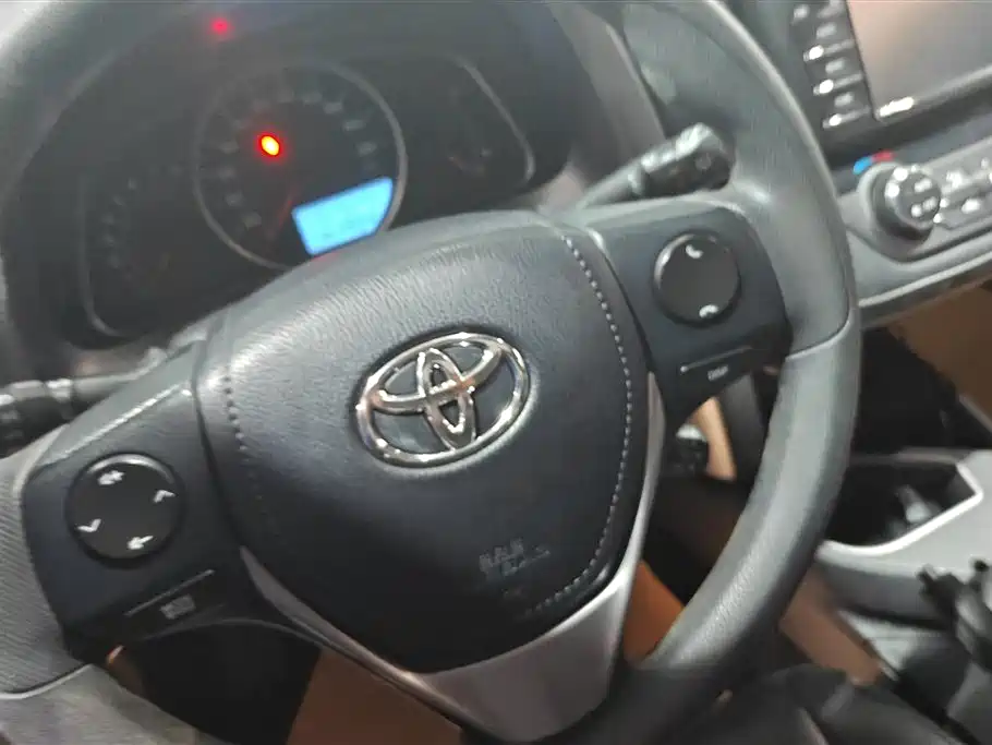 Toyota RAV4 2022 — фото 15