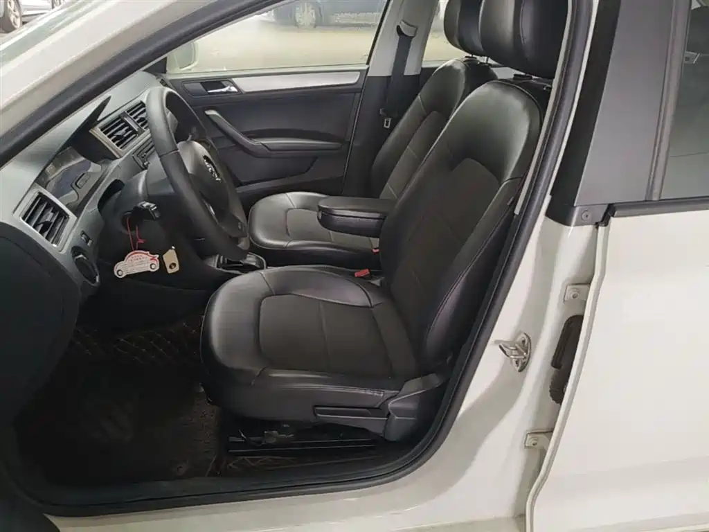 Skoda Rapid Spaceback 2015 — фото 22