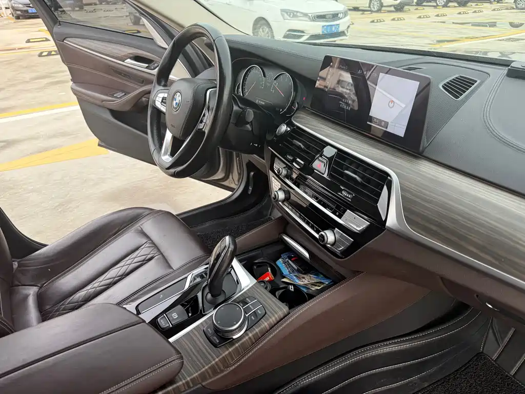 BMW 5 Series 2018 — фото 12