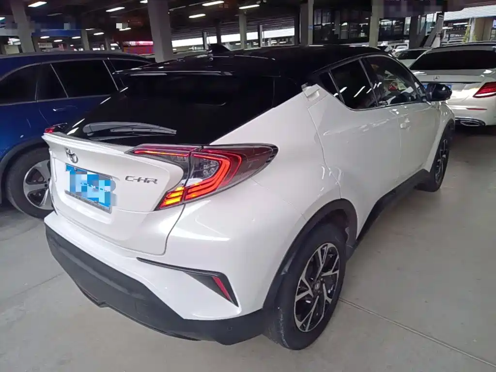Toyota C-HR 2018 — фото 7