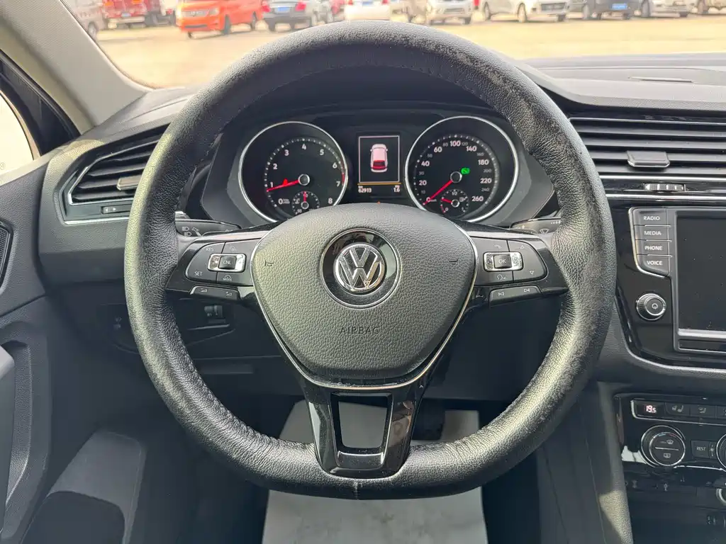 Volkswagen Tiguan L 2018 — фото 14