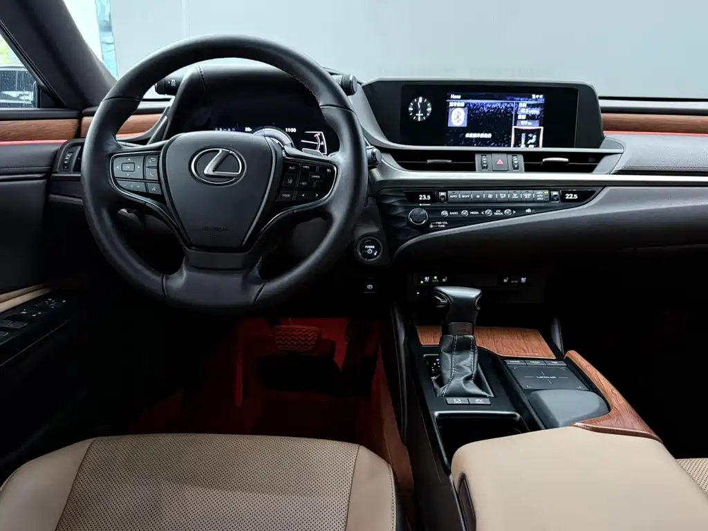 Lexus ES 2019 — фото 10