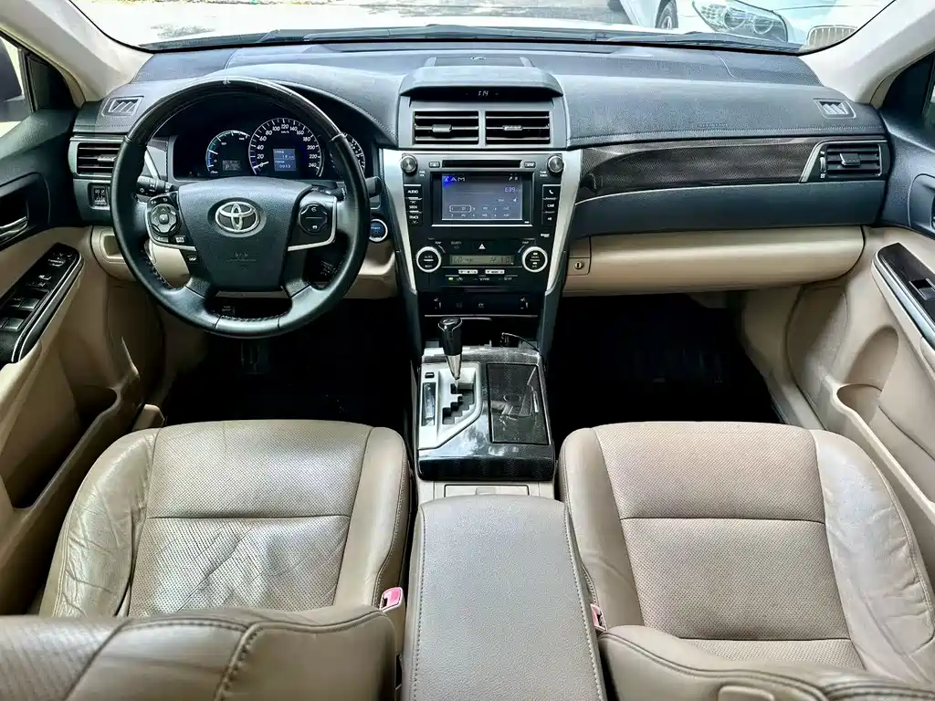 Toyota Camry 2013 — фото 8