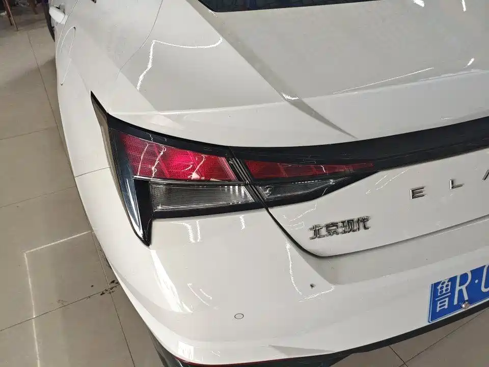 Hyundai Elantra 2023 — фото 12