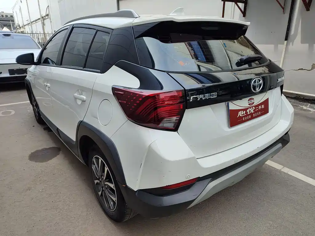 Toyota Yaris L 2022 — фото 10