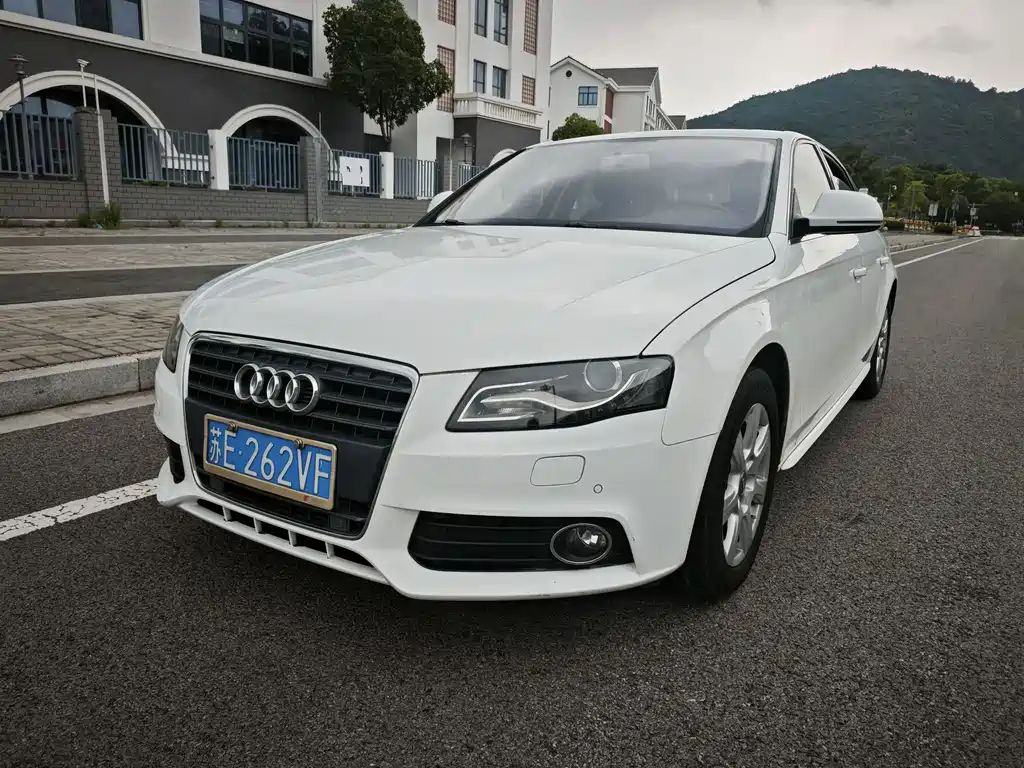Audi A4L 2012 — фото 1