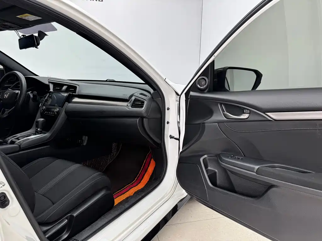 Honda Civic 2020 — фото 13