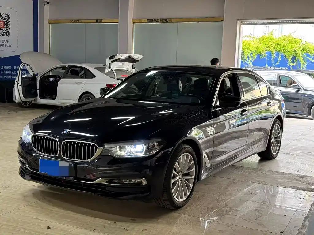 BMW 5 Series 2018 — фото 1