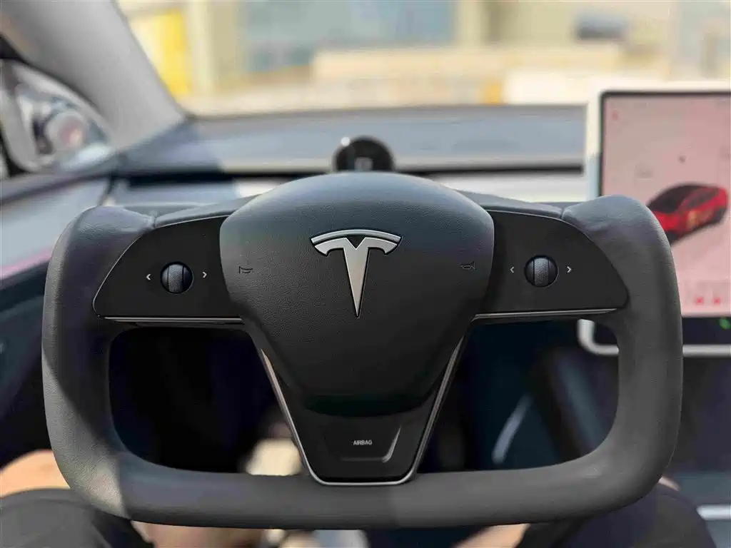 Tesla Model Y 2025 — фото 15