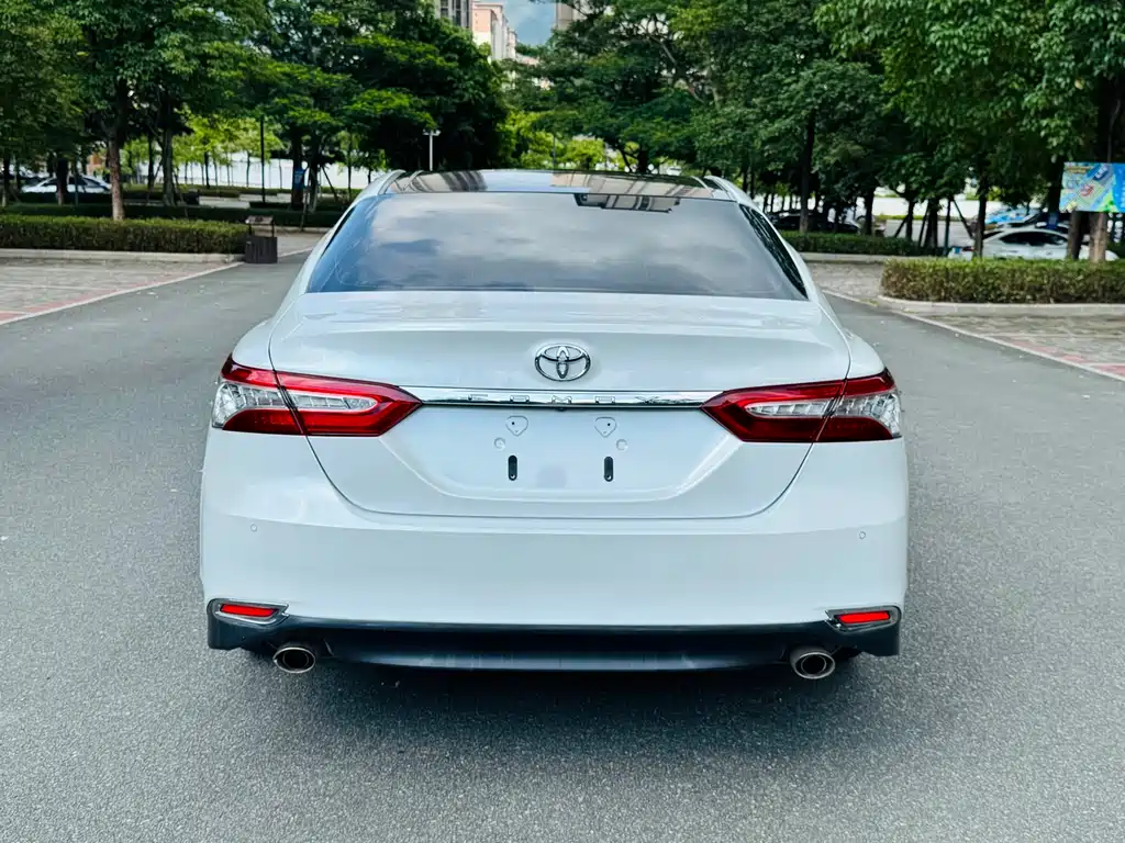 Toyota Camry 2019 — фото 8