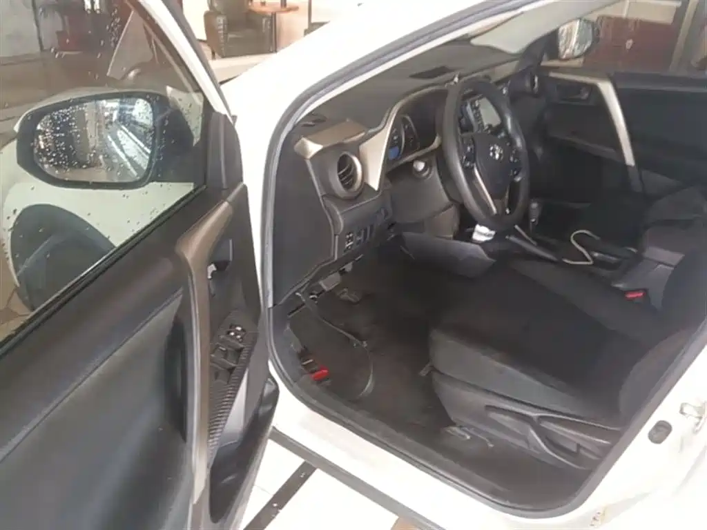 Toyota RAV4 2015 — фото 16