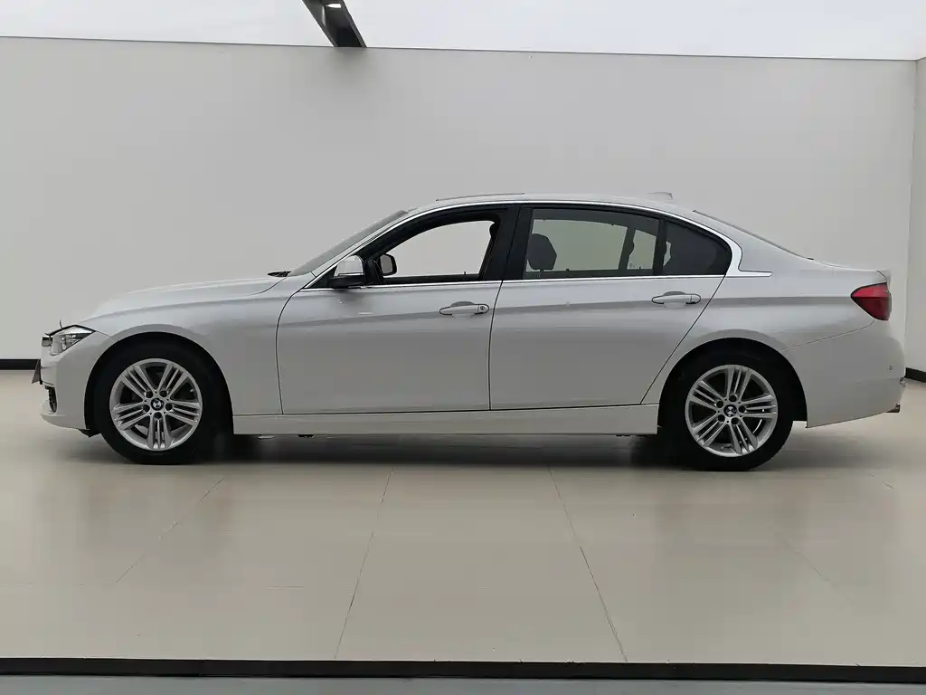 BMW 3 Series 2016 — фото 12