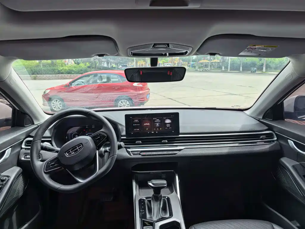 Geely Emgrand 2023