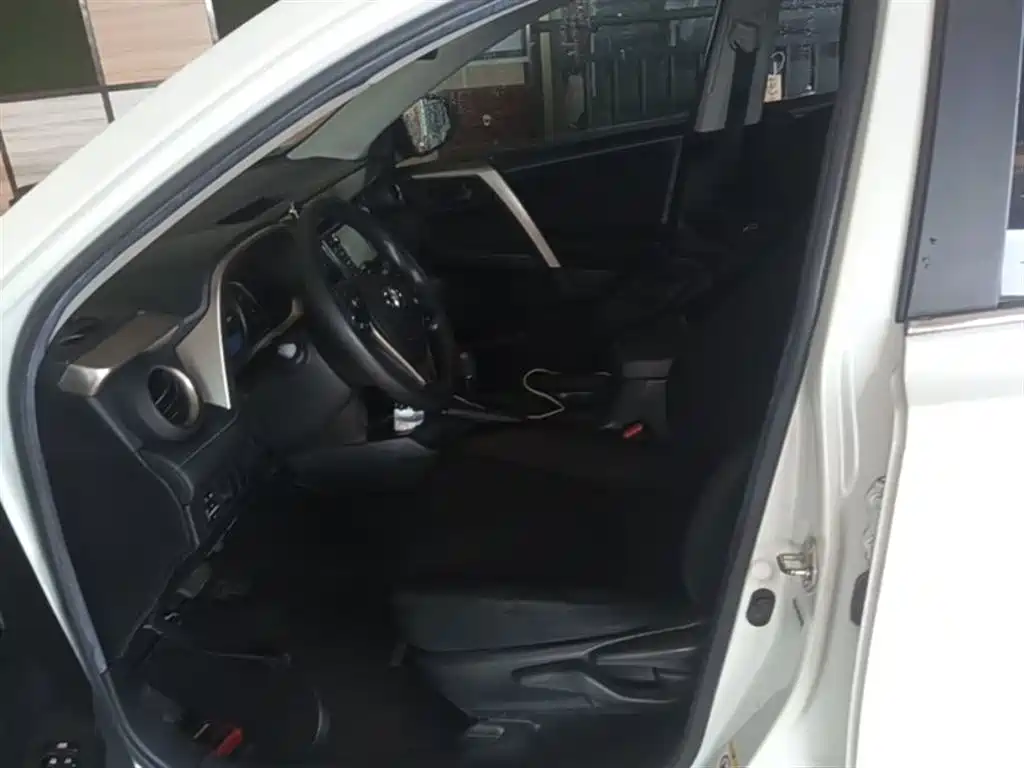 Toyota RAV4 2015 — фото 15