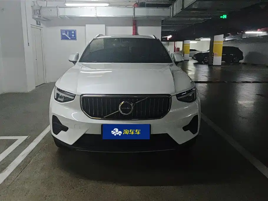 Volvo XC40 2023 — фото 2