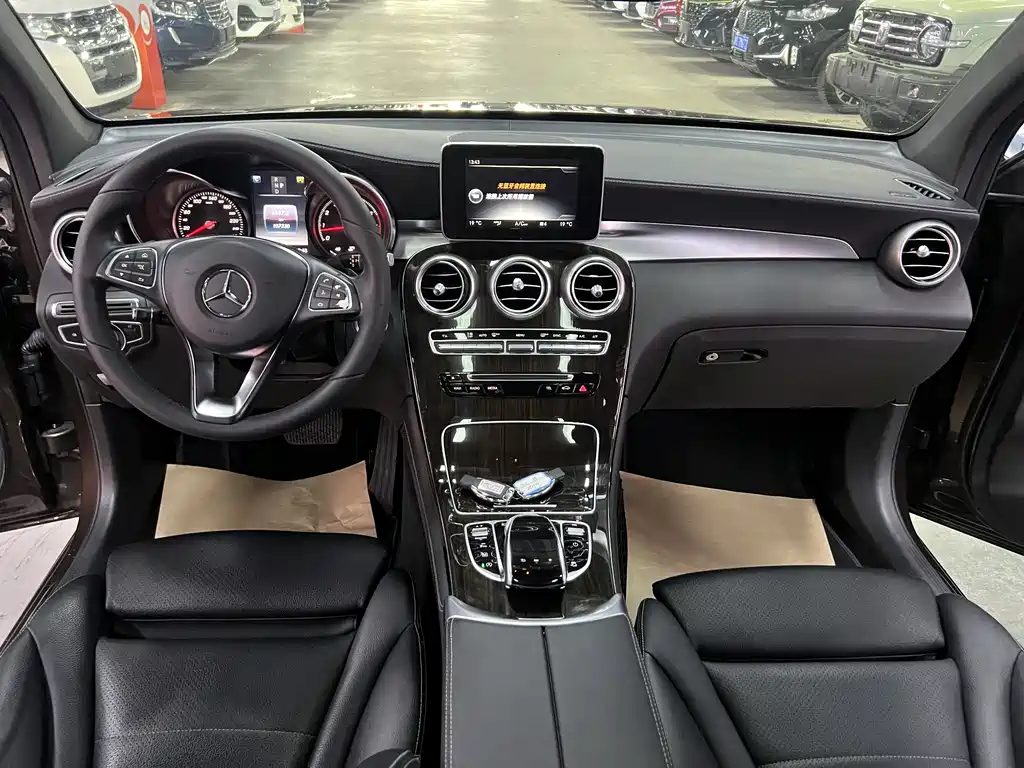Mercedes-Benz GLC 2016 — фото 12
