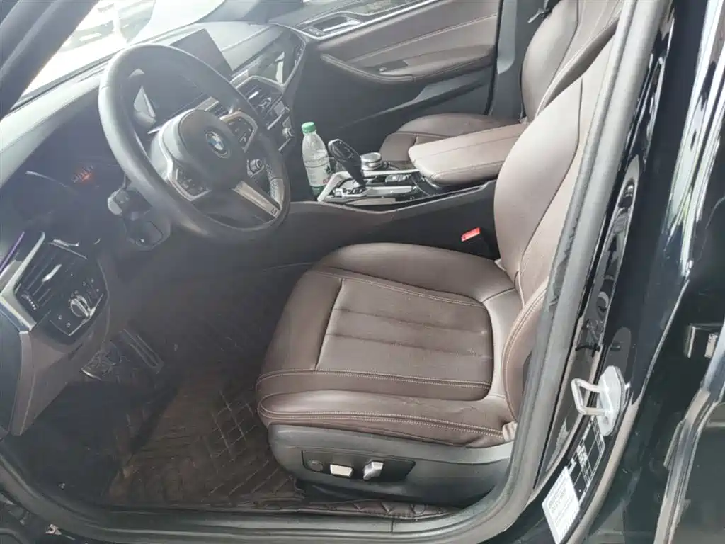 BMW 5 Series 2019 — фото 15