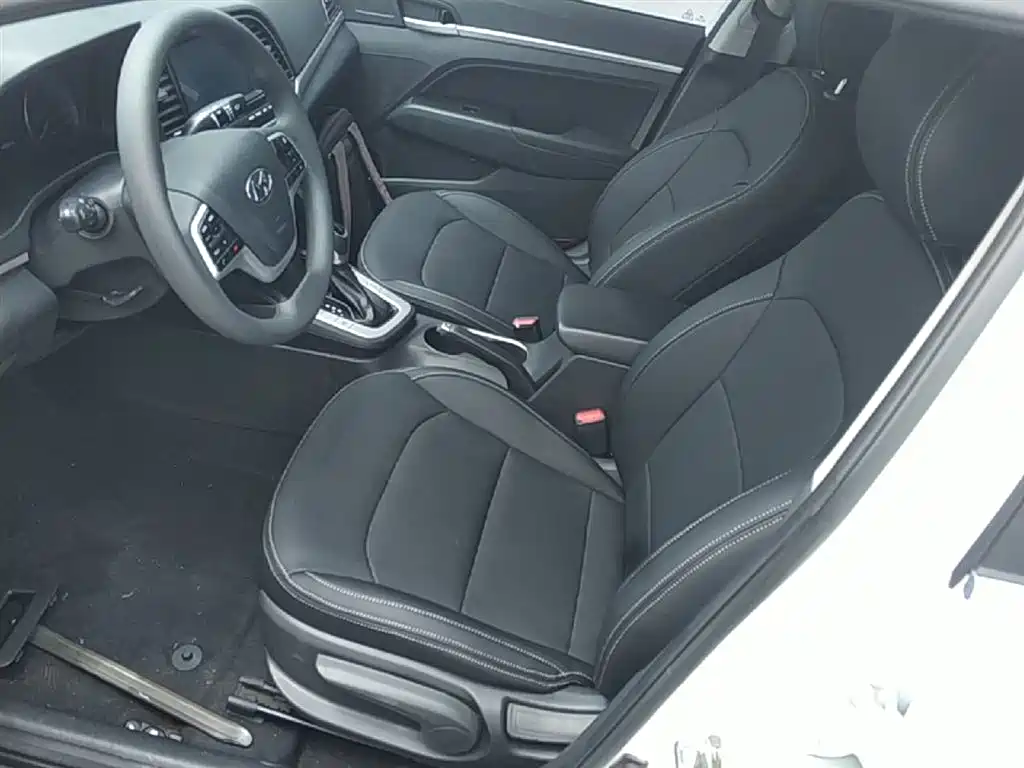 Hyundai Elantra 2019 — фото 15