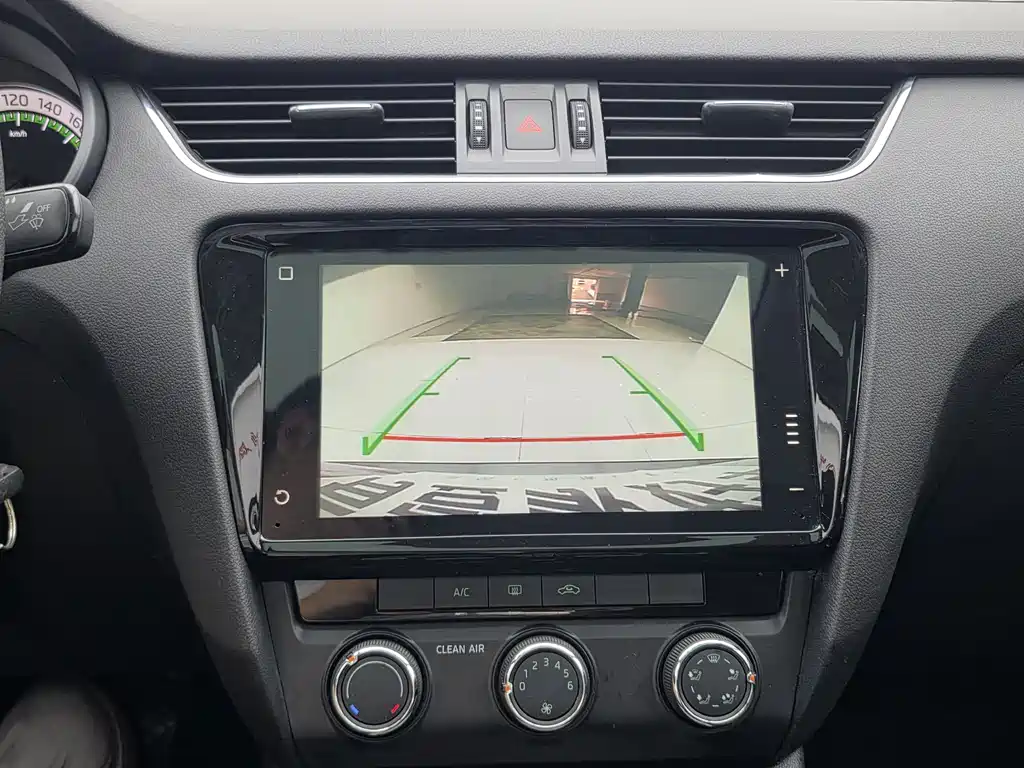 Skoda Octavia 2019 — фото 16